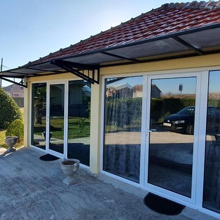Cozzy Apartment Near The Aiport Podgorica Exteriör bild
