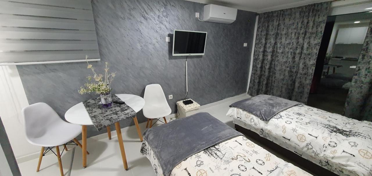 Cozzy Apartment Near The Aiport Podgorica Exteriör bild