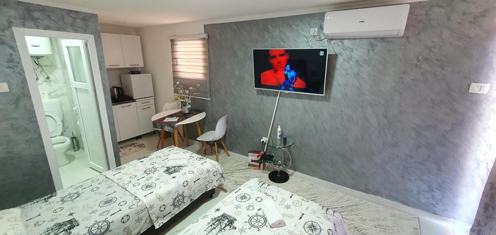 Cozzy Apartment Near The Aiport Podgorica Exteriör bild